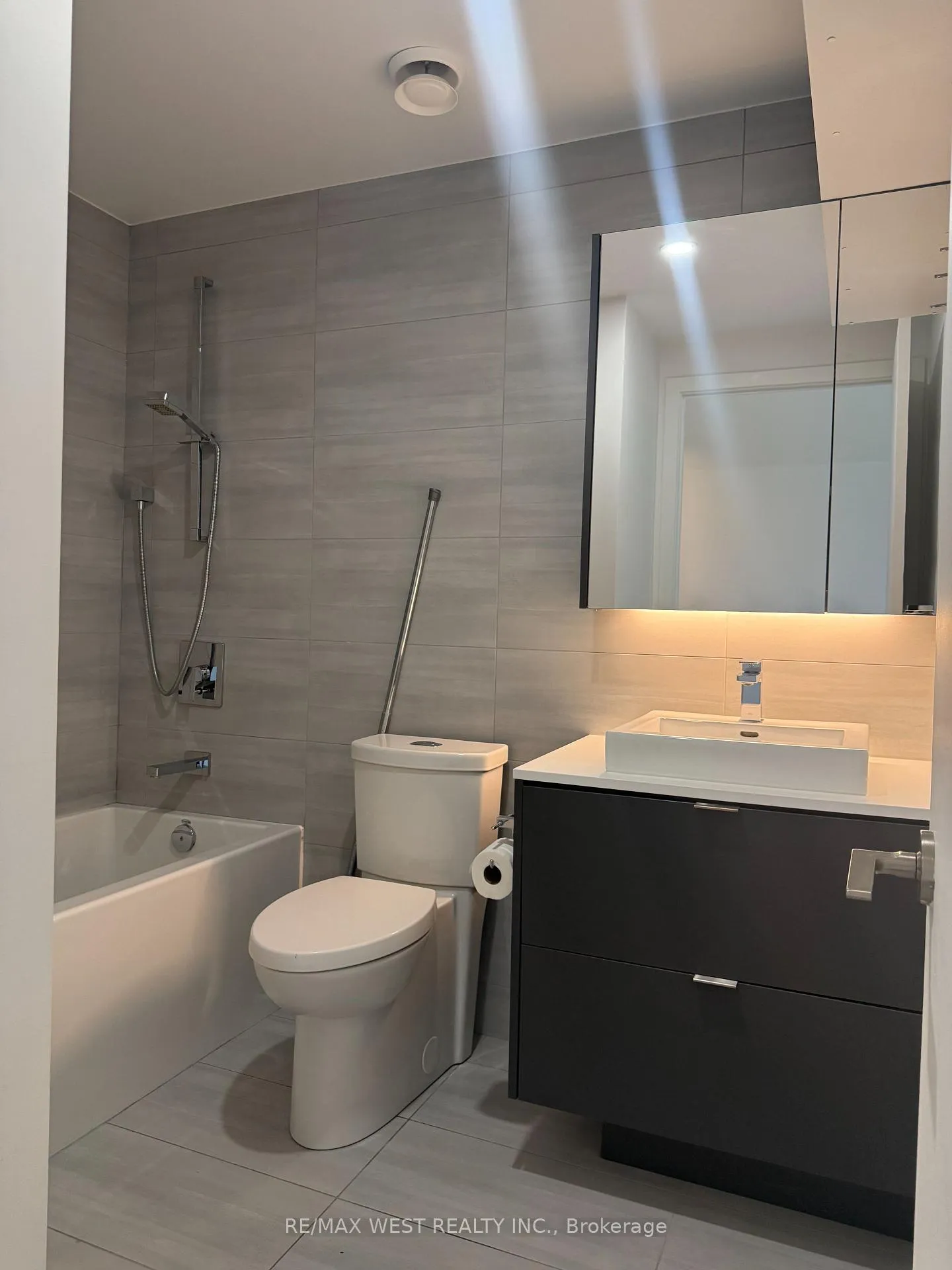 Photo 14 of Unit 407, 7 Smith Crescent, Etobicoke, Stonegate-Queensway — HOMEH