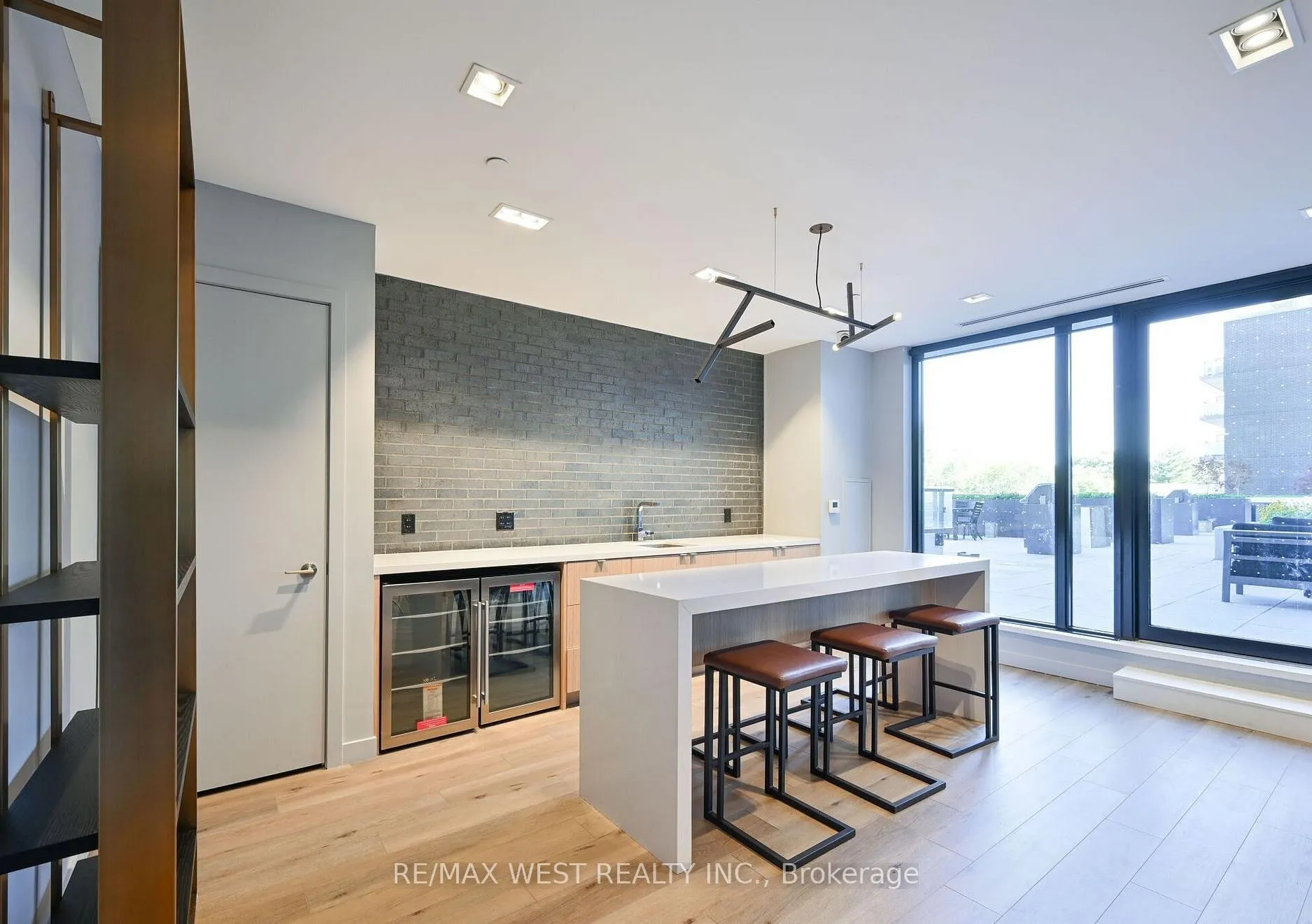 Photo 23 of Unit 407, 7 Smith Crescent, Etobicoke, Stonegate-Queensway — HOMEH