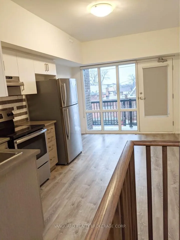 Photo 4 of Unit 3rd Floor, 984 Dovercourt Road, Toronto, Dovercourt-Wallace Emerson-Junction — HOMEH