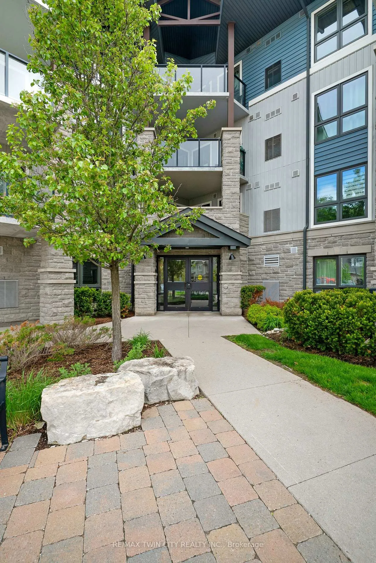 Photo 3 of Unit LL06, 50 Bryan Court, Kitchener, Grand River South — HOMEH