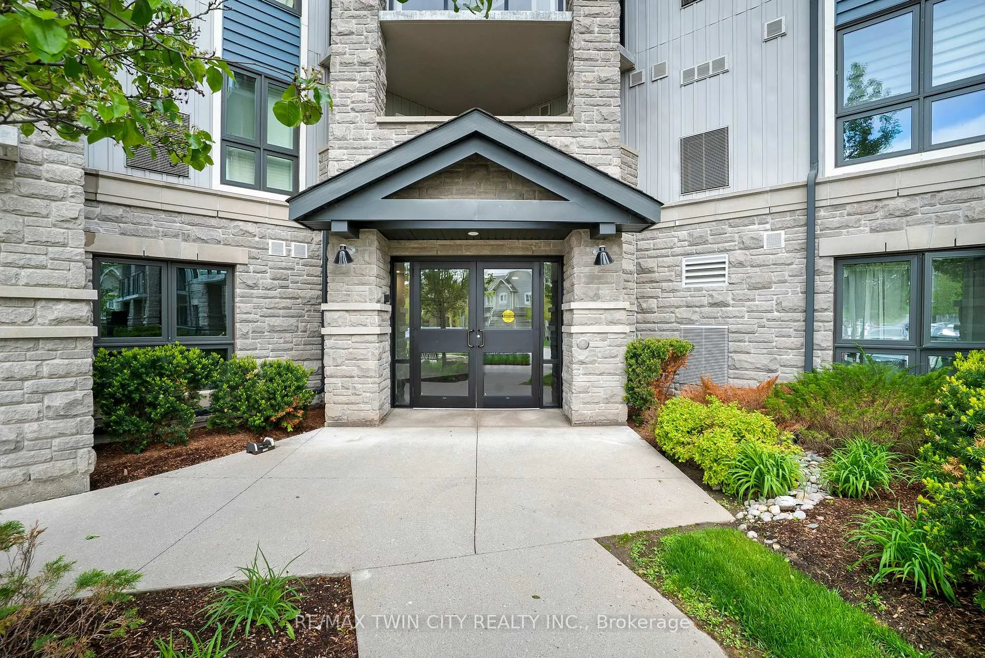 Photo 4 of Unit LL06, 50 Bryan Court, Kitchener, Grand River South — HOMEH