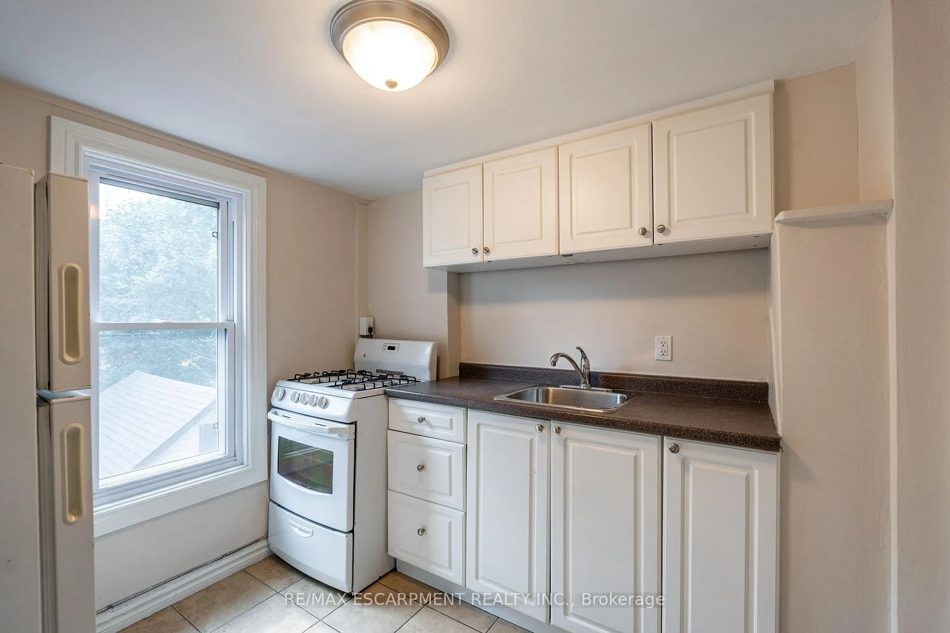 Photo 6 of Unit 3, 89 Carrick Avenue, Hamilton, Stipley — HOMEH