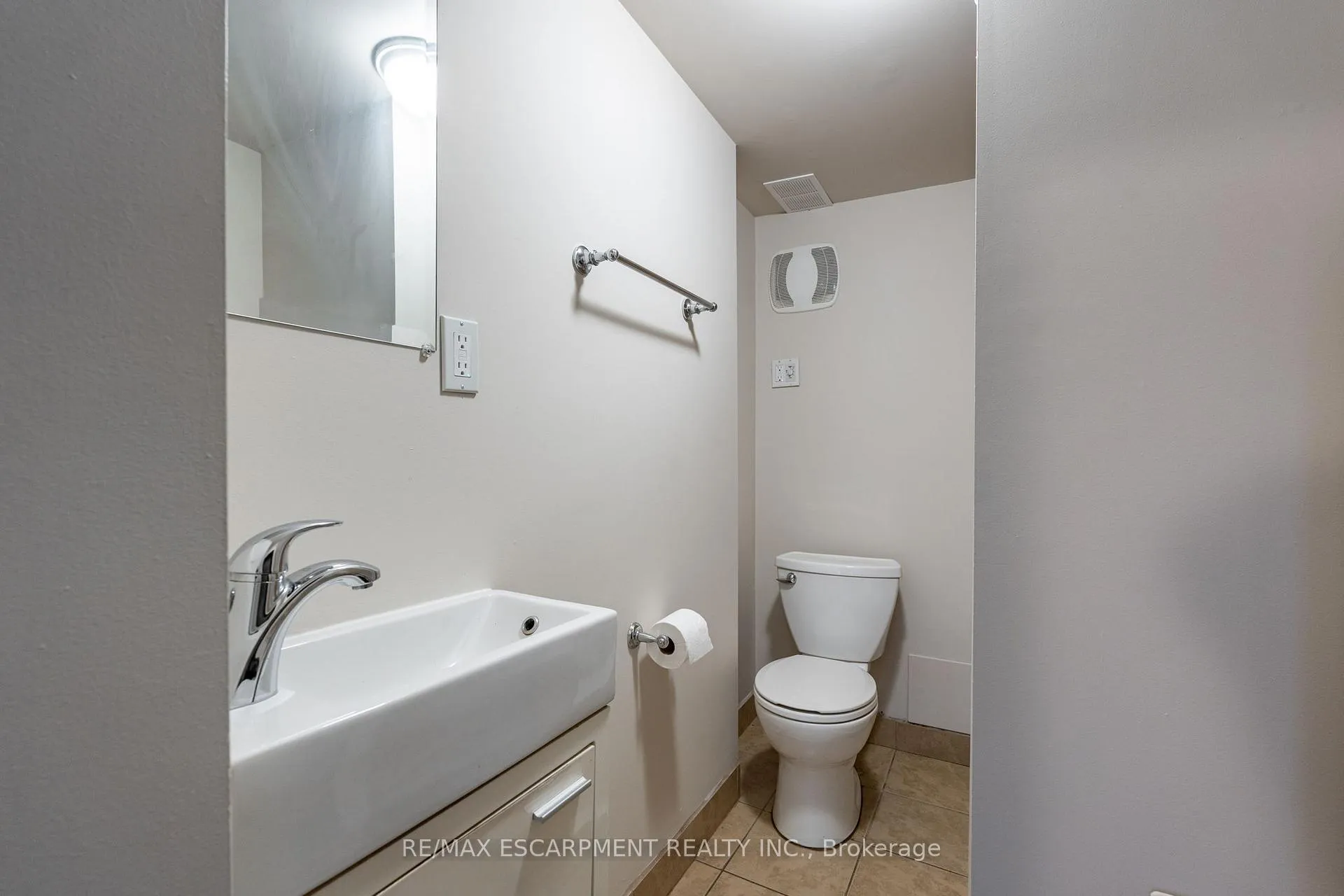 Photo 8 of Unit 3, 89 Carrick Avenue, Hamilton, Stipley — HOMEH