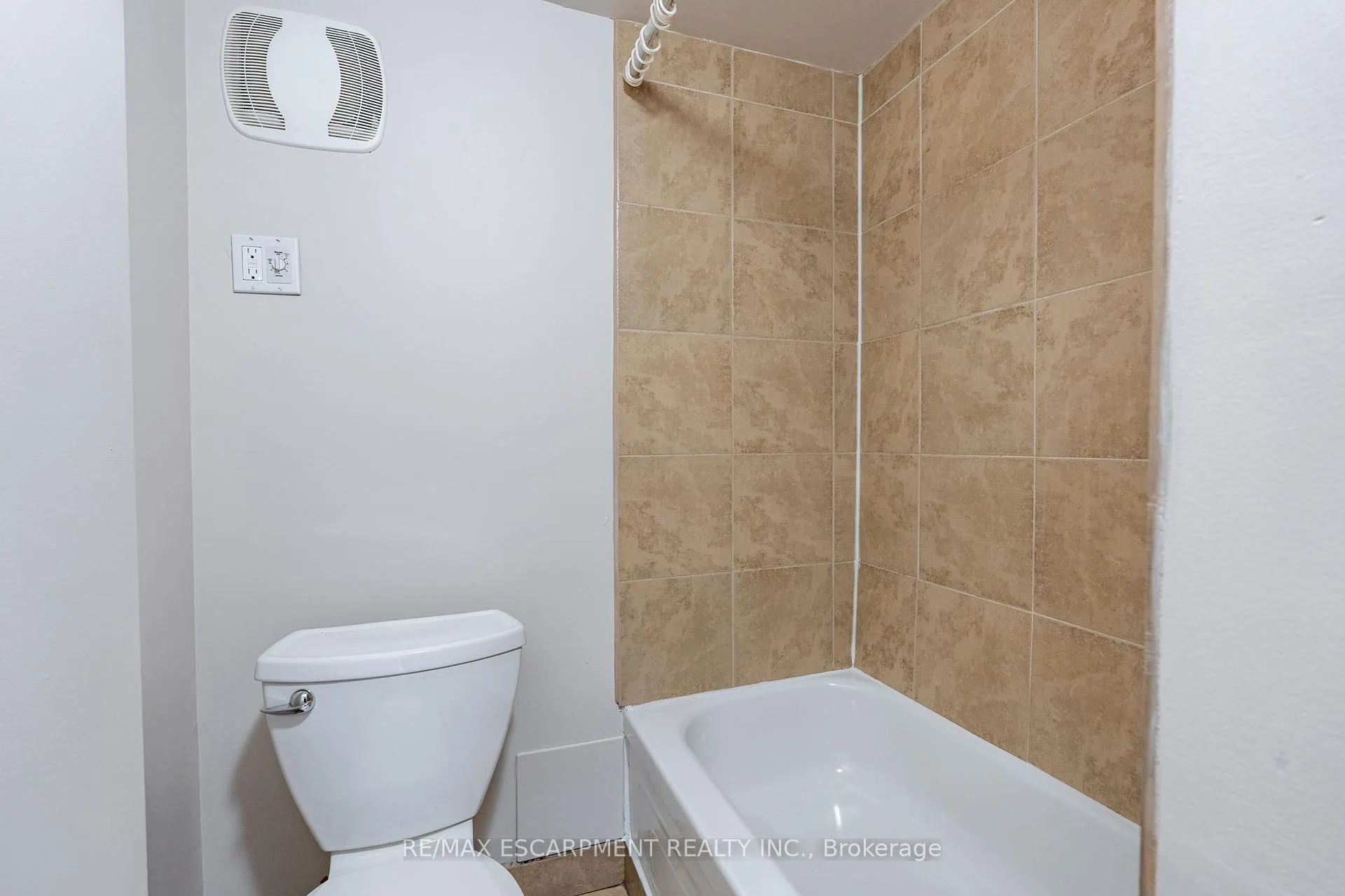 Photo 9 of Unit 3, 89 Carrick Avenue, Hamilton, Stipley — HOMEH