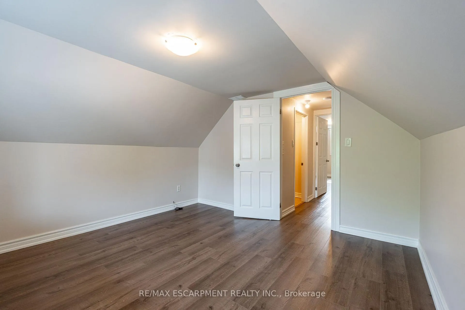Photo 10 of Unit 3, 89 Carrick Avenue, Hamilton, Stipley — HOMEH