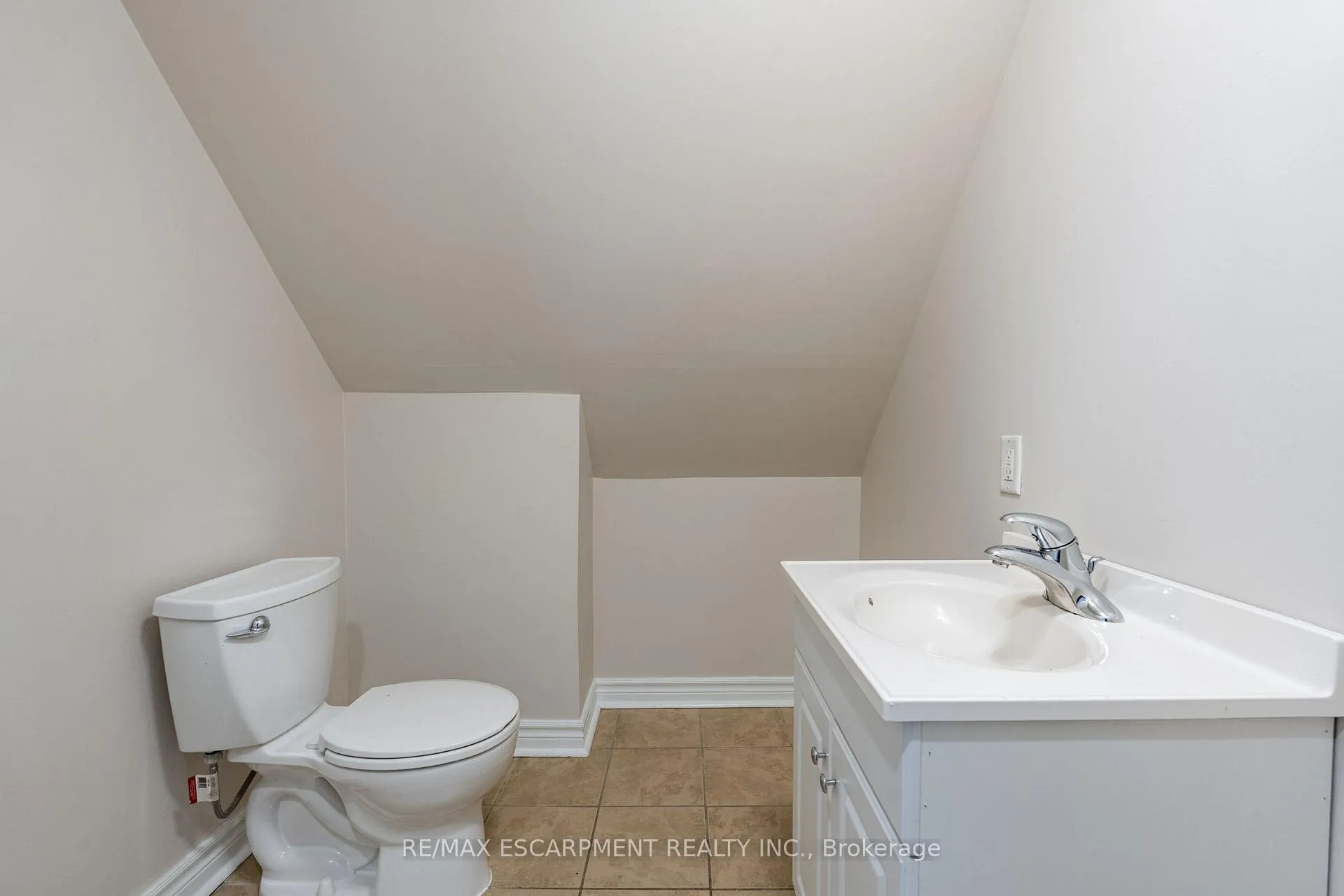 Photo 14 of Unit 3, 89 Carrick Avenue, Hamilton, Stipley — HOMEH