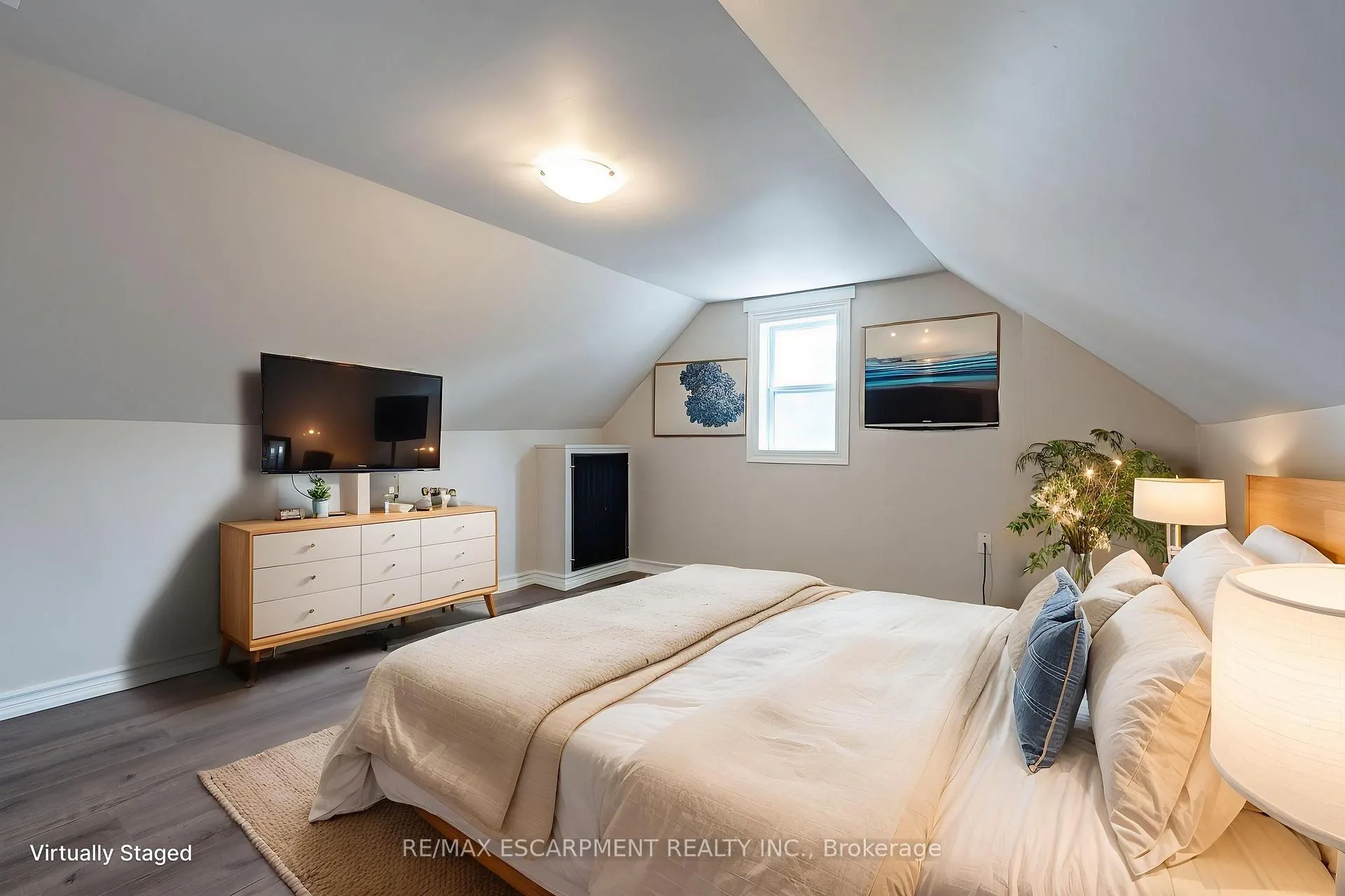 Photo 15 of Unit 3, 89 Carrick Avenue, Hamilton, Stipley — HOMEH