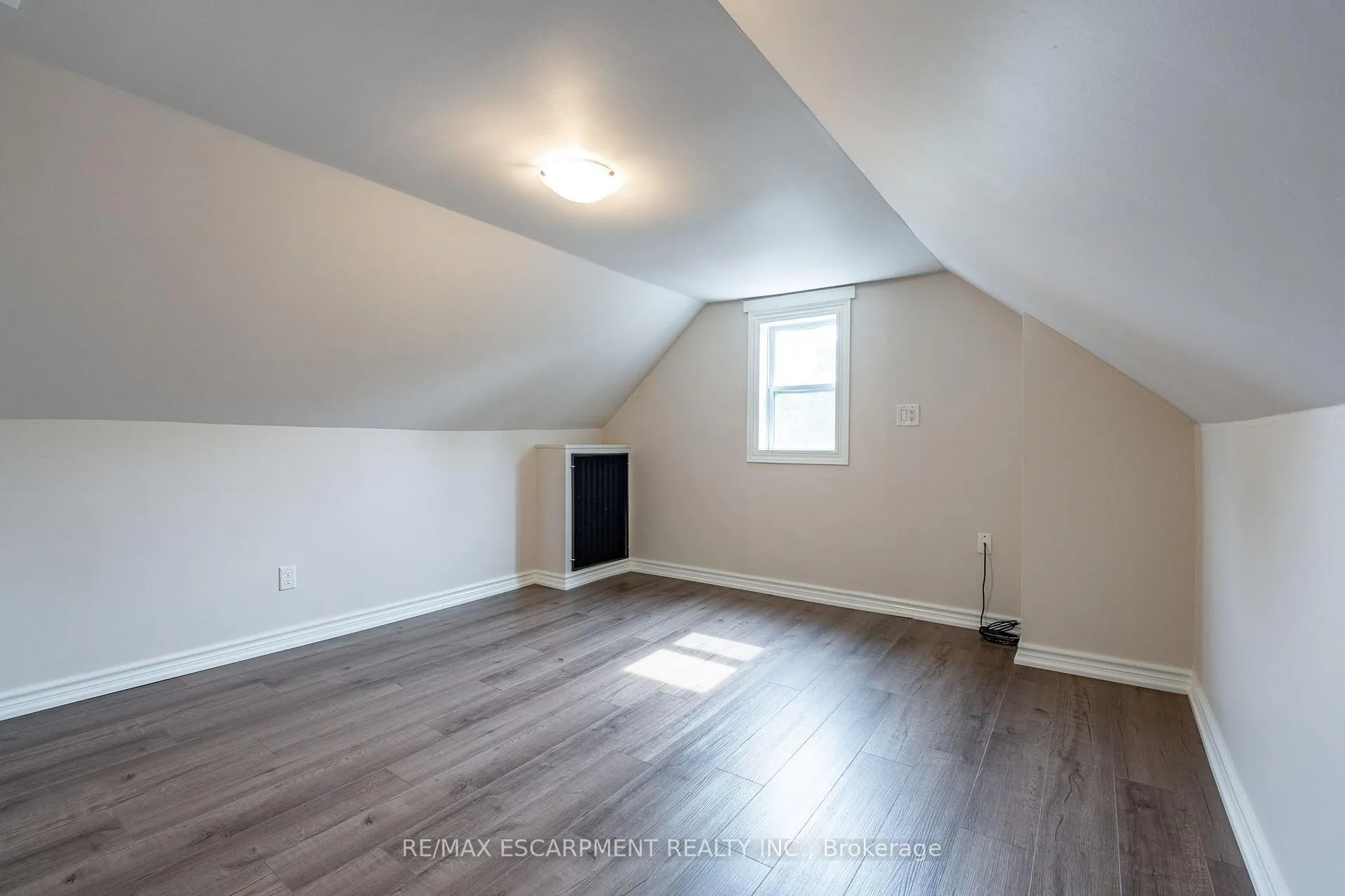 Photo 16 of Unit 3, 89 Carrick Avenue, Hamilton, Stipley — HOMEH