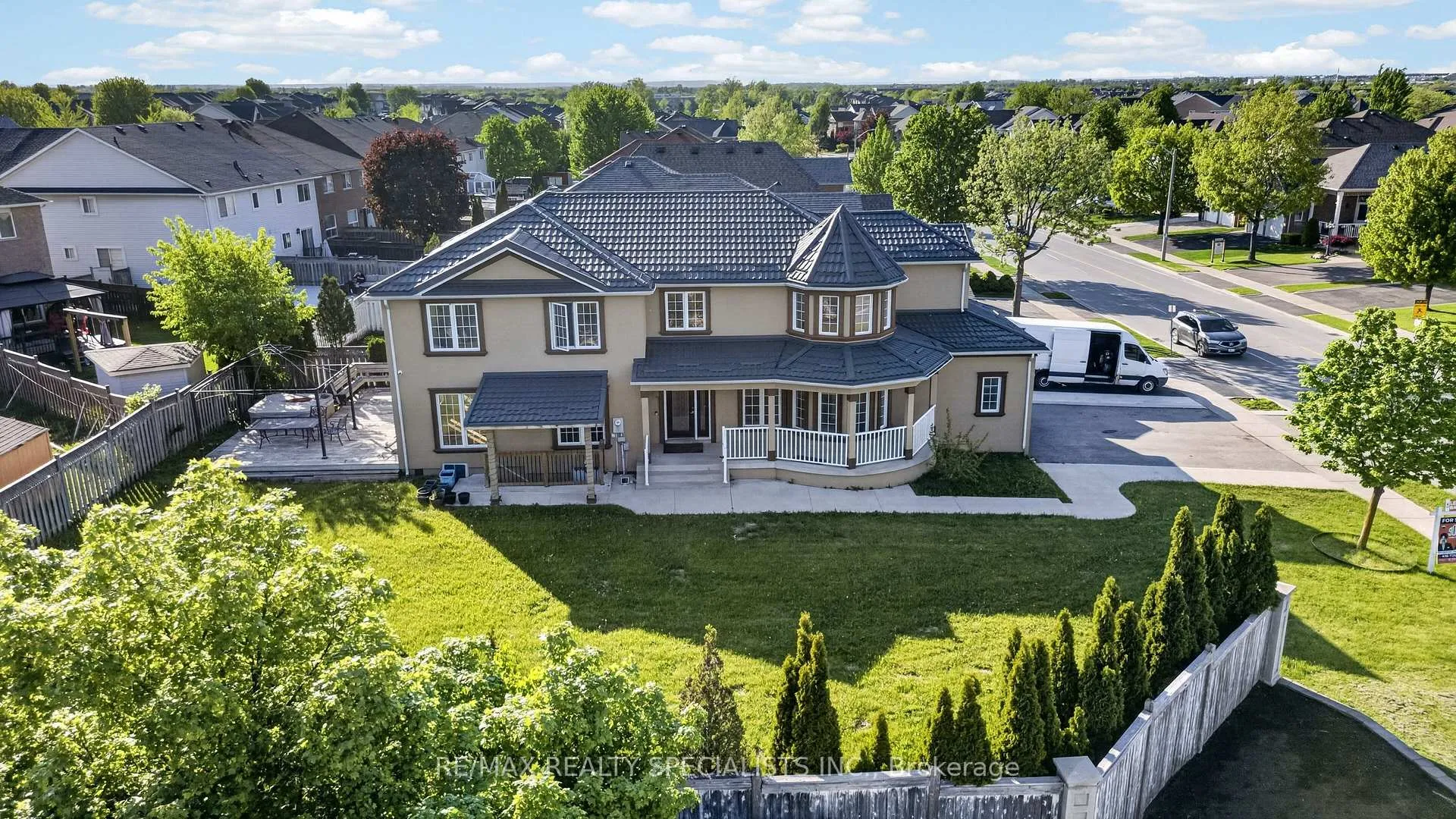 Front of 2 Fletchers Creek Boulevard