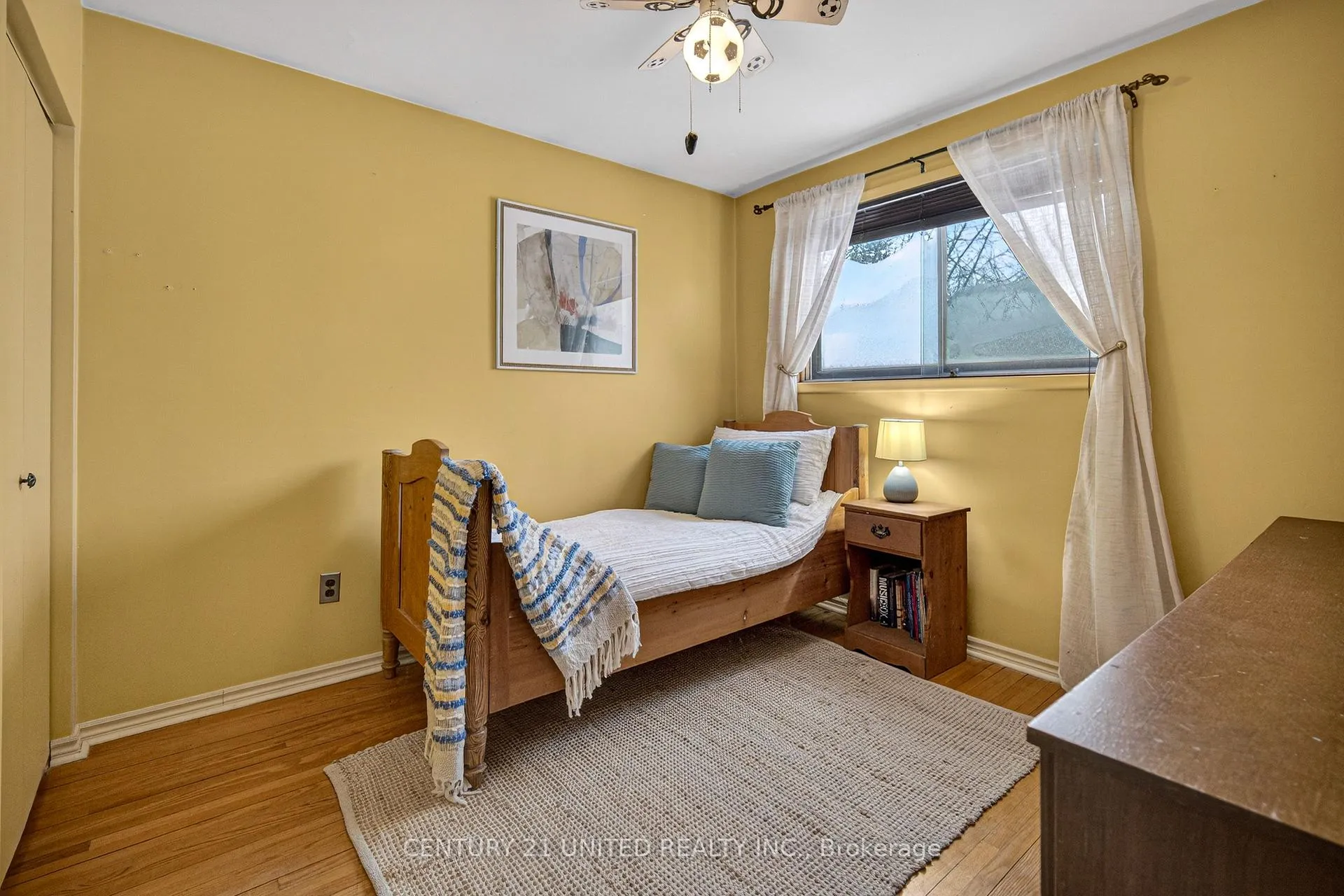 Photo 13 of 794 Foxe Street, Peterborough, Northcrest Ward 5 — HOMEH
