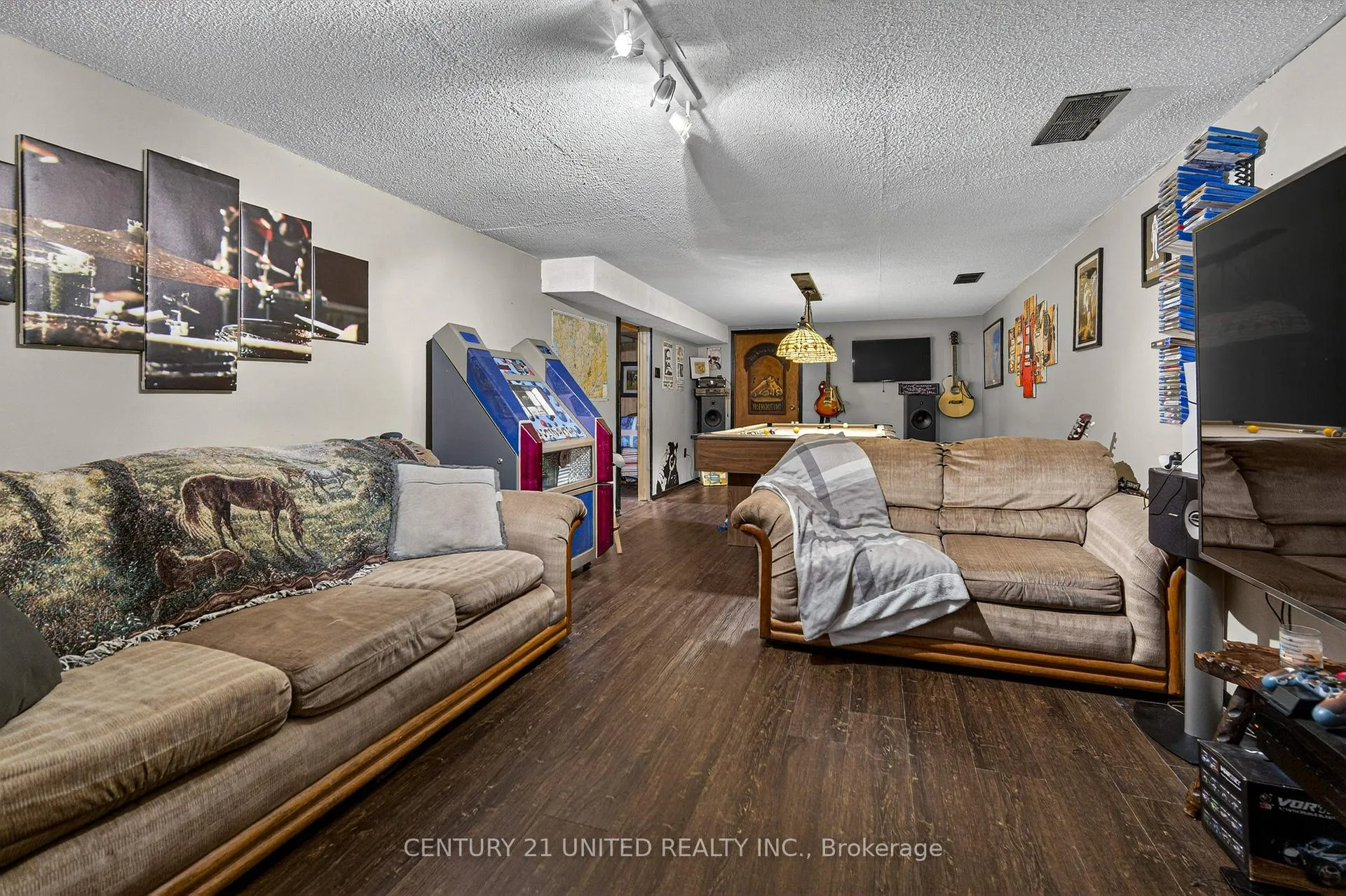 Photo 17 of 794 Foxe Street, Peterborough, Northcrest Ward 5 — HOMEH