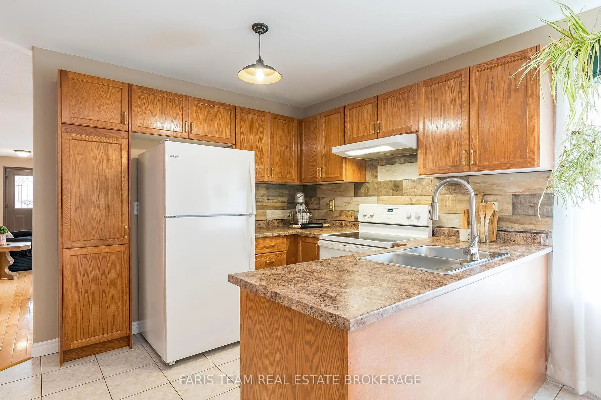Photo 4 of 1006 Leslie Drive, Innisfil, Alcona — HOMEH