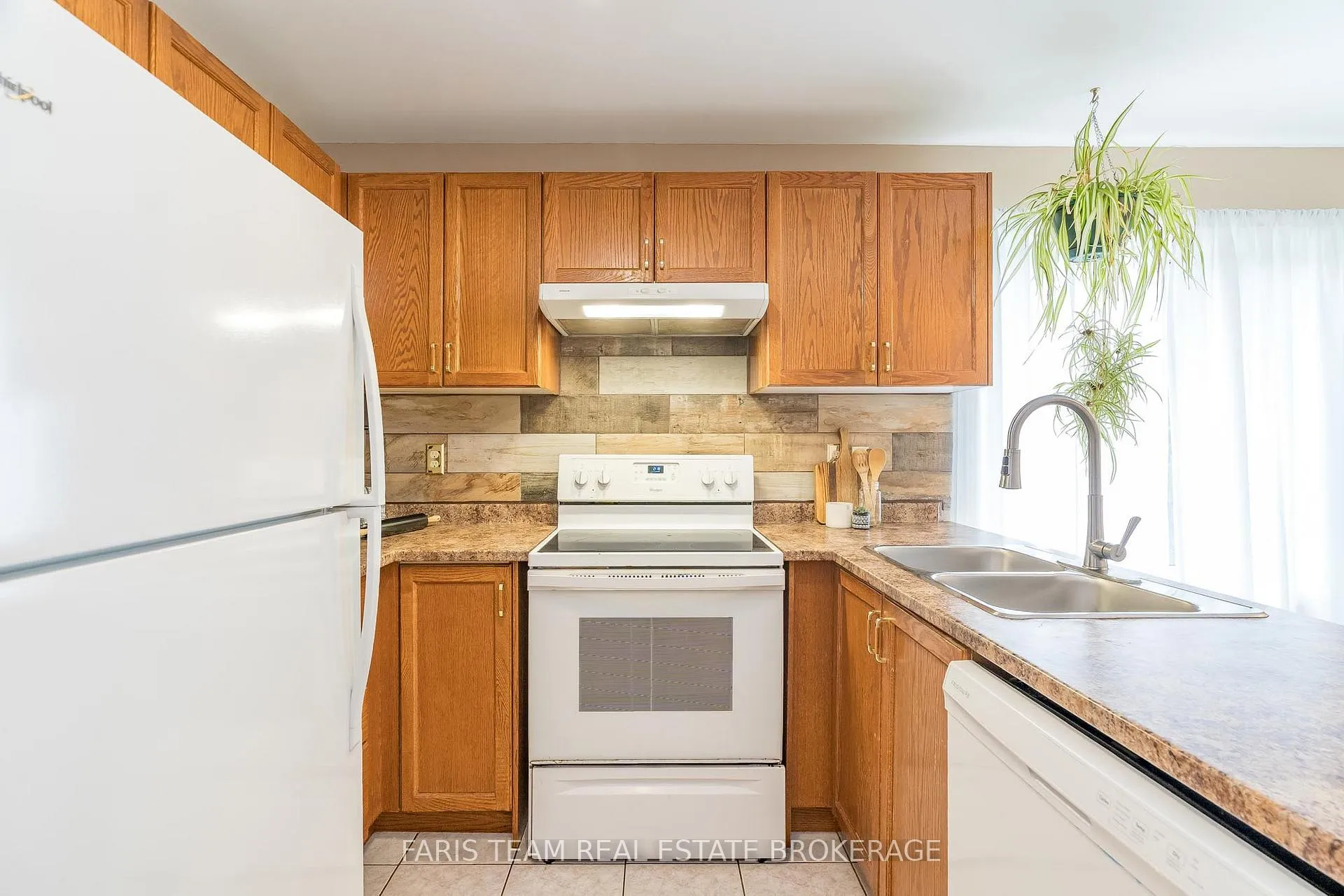 Photo 5 of 1006 Leslie Drive, Innisfil, Alcona — HOMEH