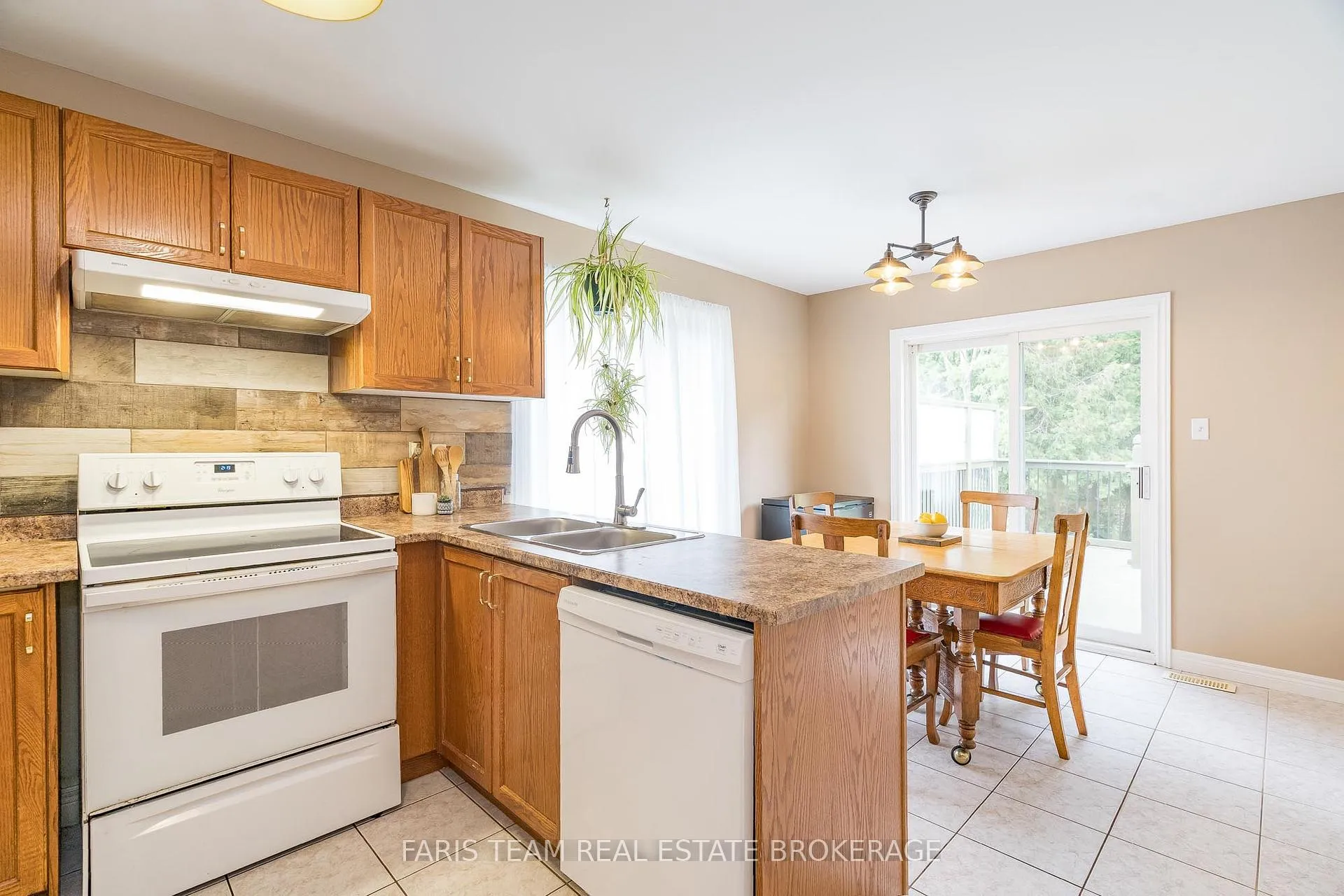Photo 7 of 1006 Leslie Drive, Innisfil, Alcona — HOMEH