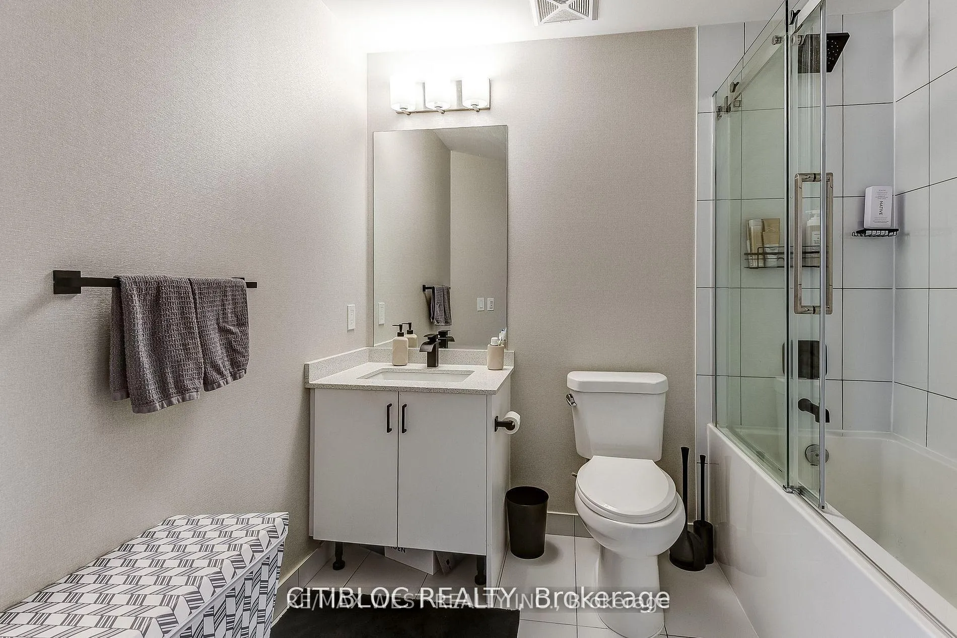 Photo 6 of Unit 1408, 9000 Jane Street, Vaughan, Concord — HOMEH
