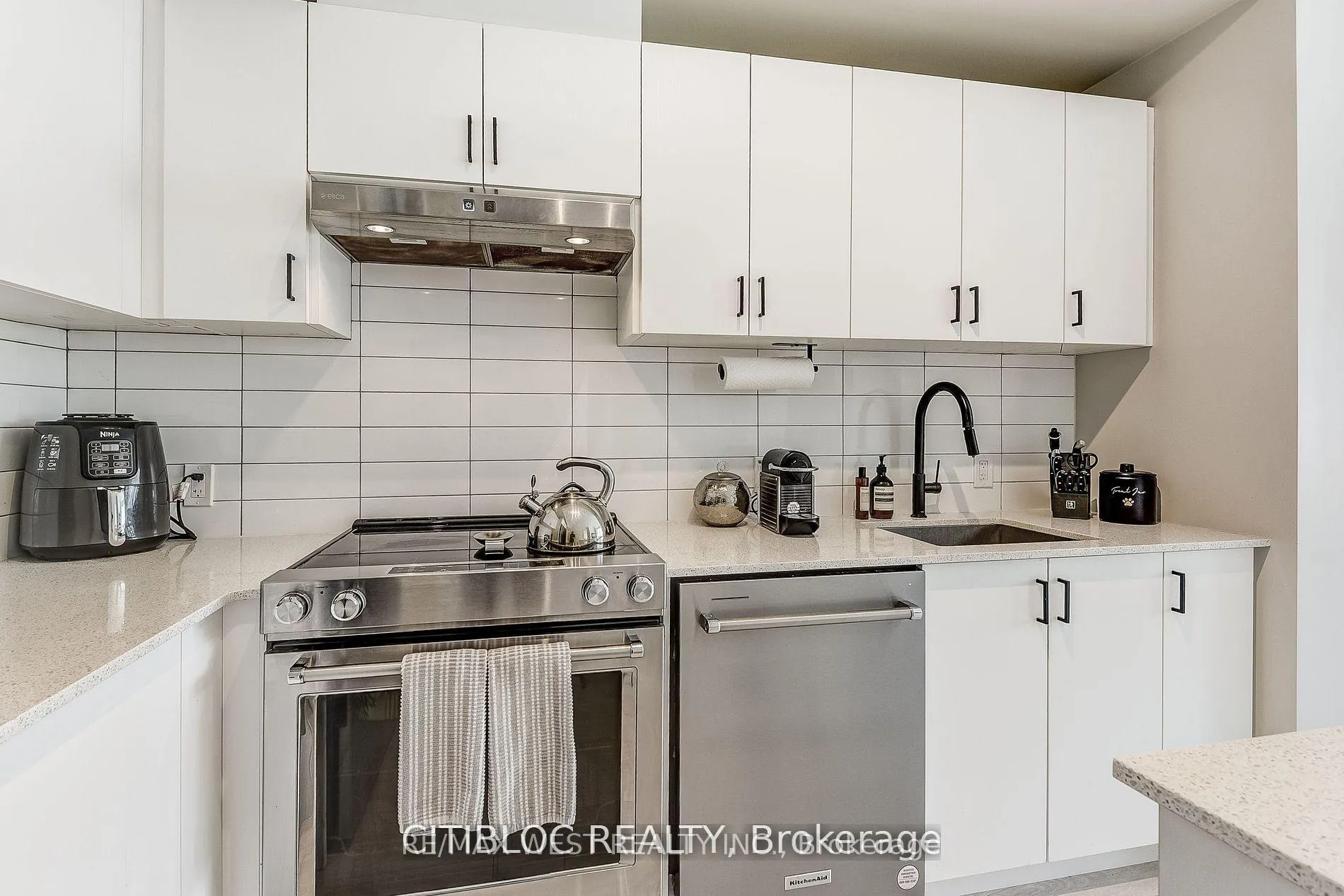 Photo 11 of Unit 1408, 9000 Jane Street, Vaughan, Concord — HOMEH