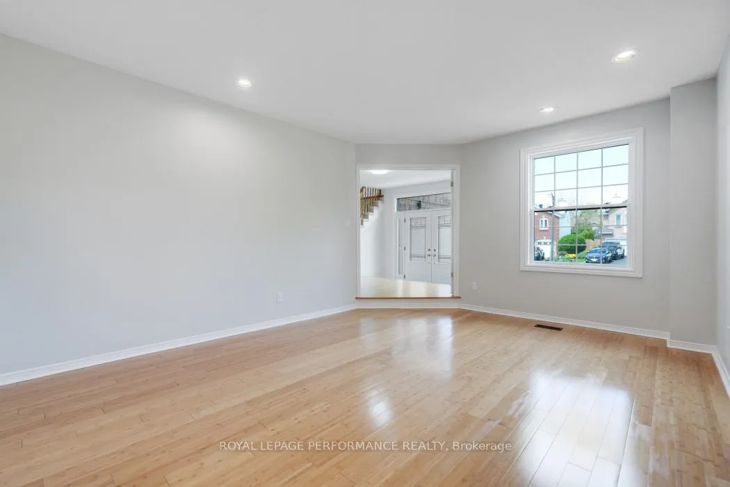 Photo 9 of 846 Montcrest Drive, Ottawa, Fallingbrook/Ridgemount — HOMEH