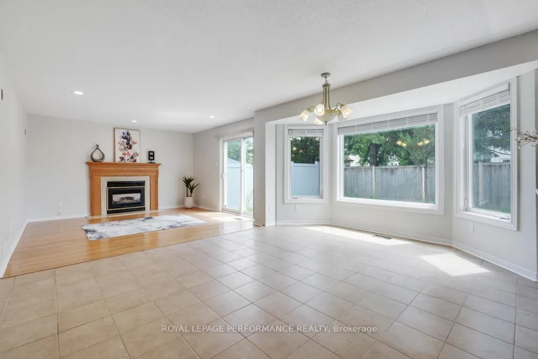 Photo 14 of 846 Montcrest Drive, Ottawa, Fallingbrook/Ridgemount — HOMEH