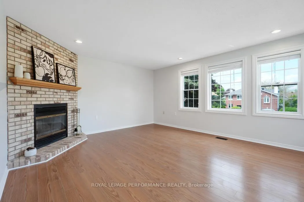 Photo 22 of 846 Montcrest Drive, Ottawa, Fallingbrook/Ridgemount — HOMEH