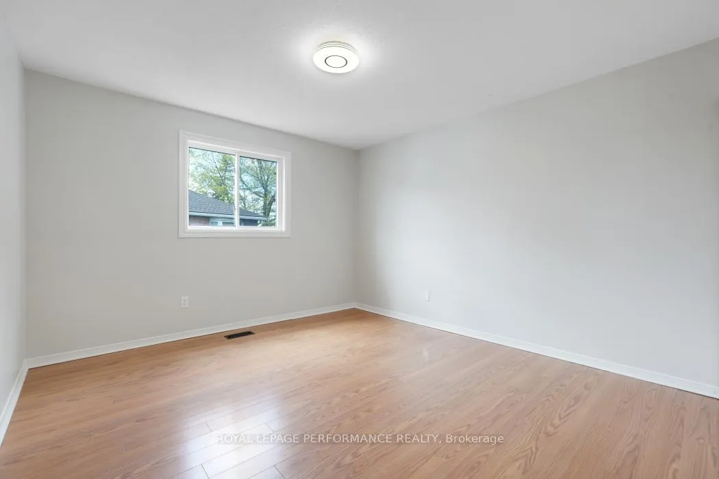 Photo 31 of 846 Montcrest Drive, Ottawa, Fallingbrook/Ridgemount — HOMEH