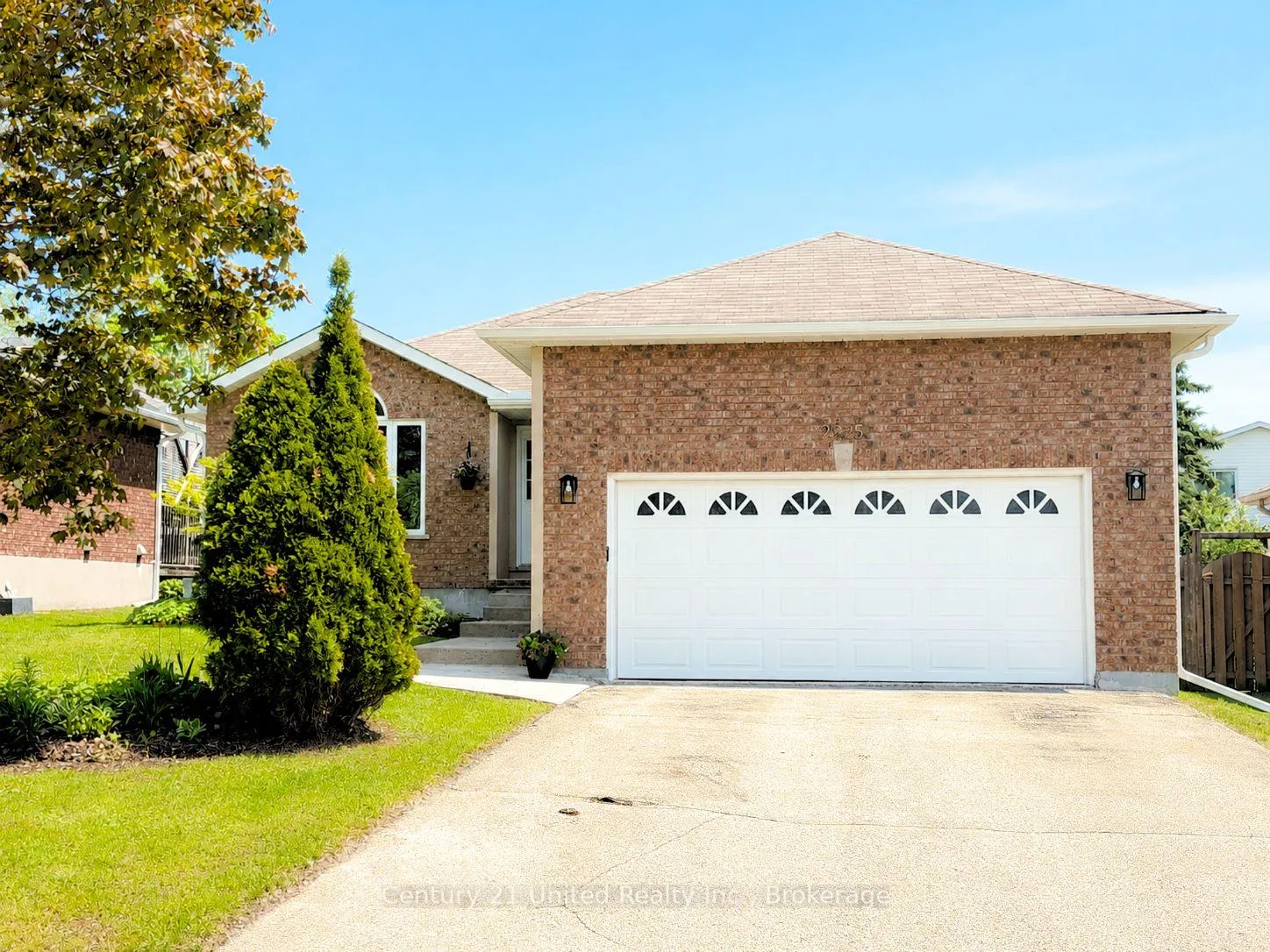 Photo 2 of 2225 Lorraine Drive, Peterborough, Northcrest Ward 5 — HOMEH