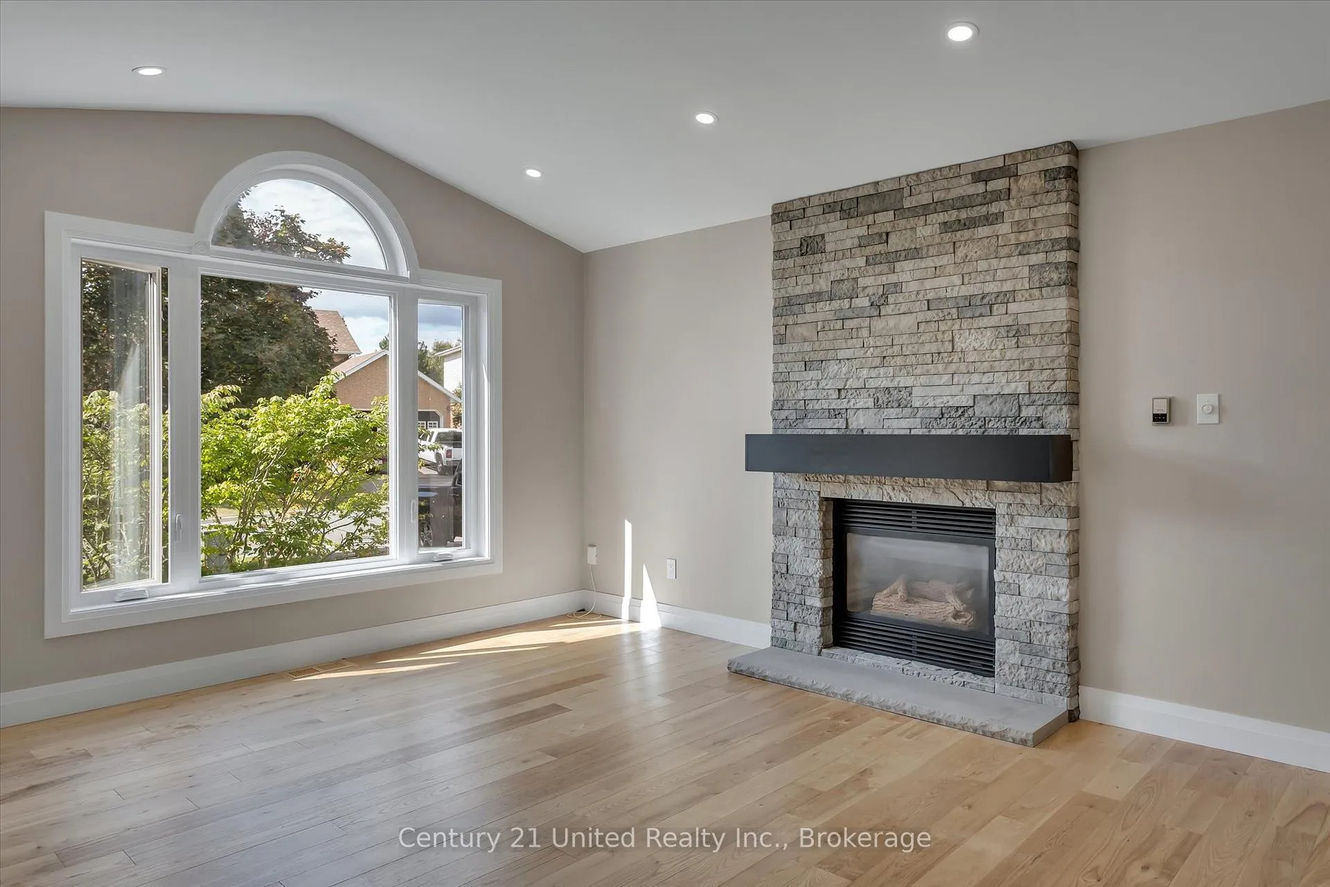 Photo 7 of 2225 Lorraine Drive, Peterborough, Northcrest Ward 5 — HOMEH