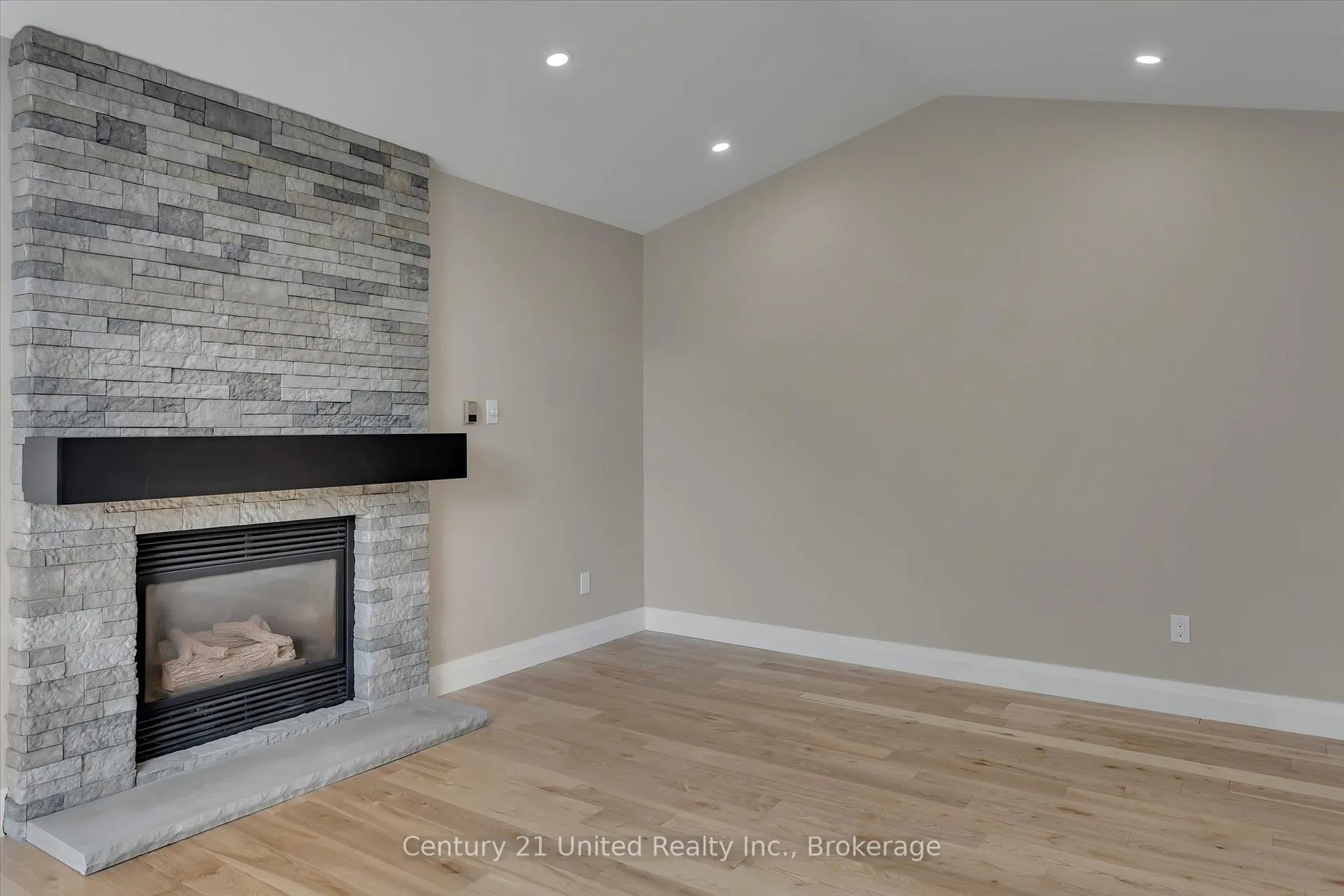 Photo 8 of 2225 Lorraine Drive, Peterborough, Northcrest Ward 5 — HOMEH