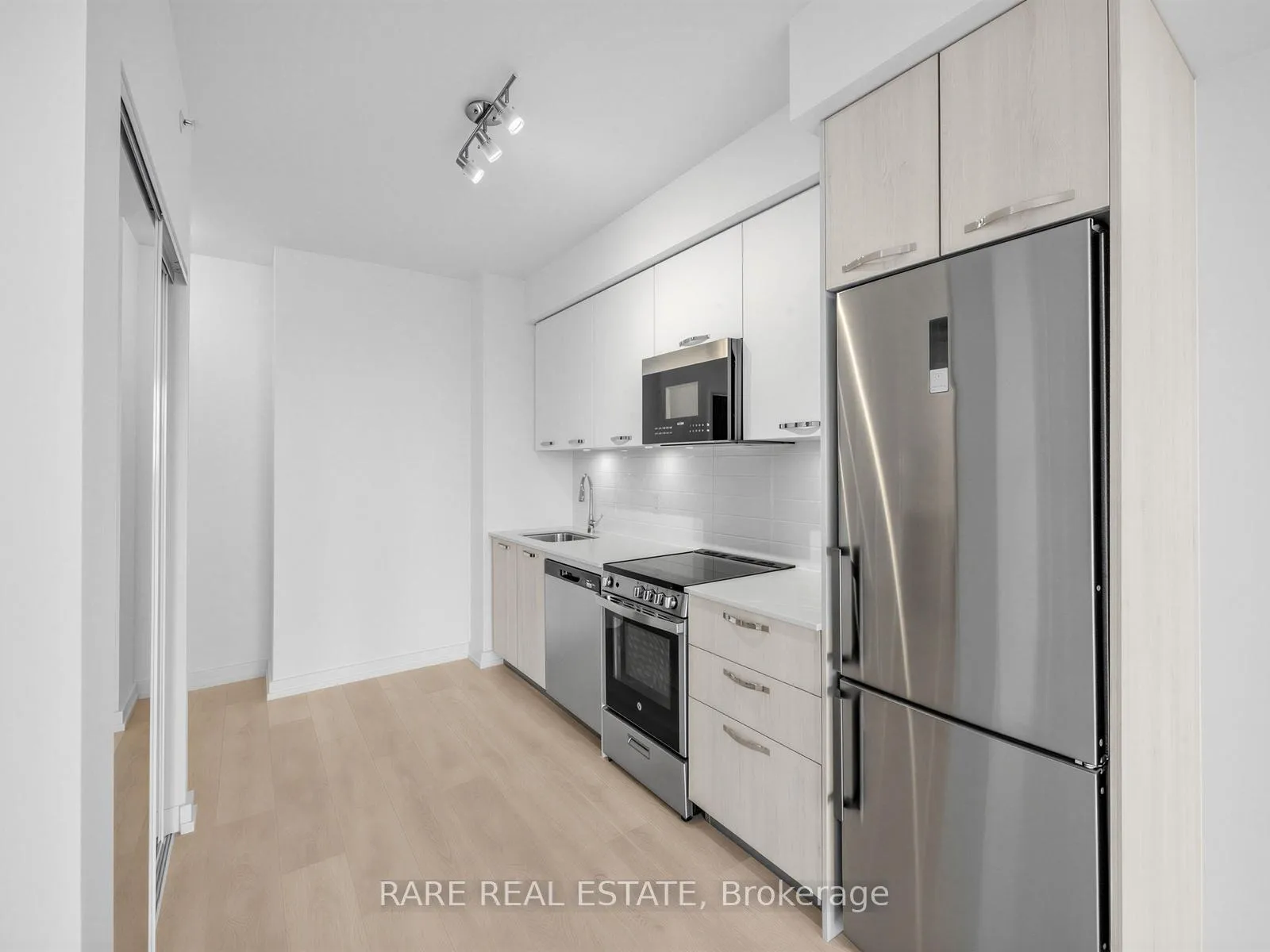 Photo 2 of Unit 2104, 75 James Street, Hamilton, Corktown — HOMEH