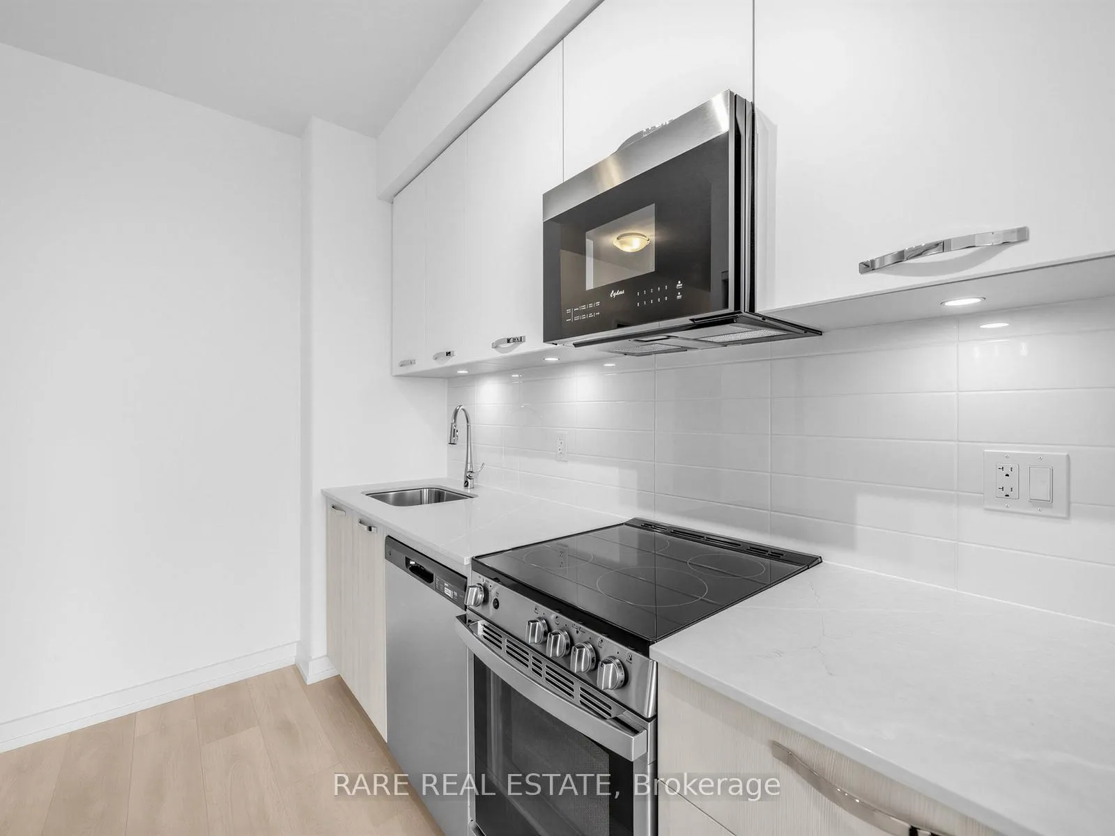 Photo 3 of Unit 2104, 75 James Street, Hamilton, Corktown — HOMEH