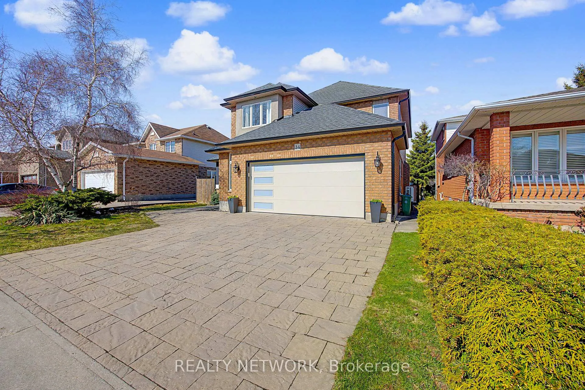 Photo 2 of 34 Highbury Drive, Hamilton, Stoney Creek Mountain — HOMEH