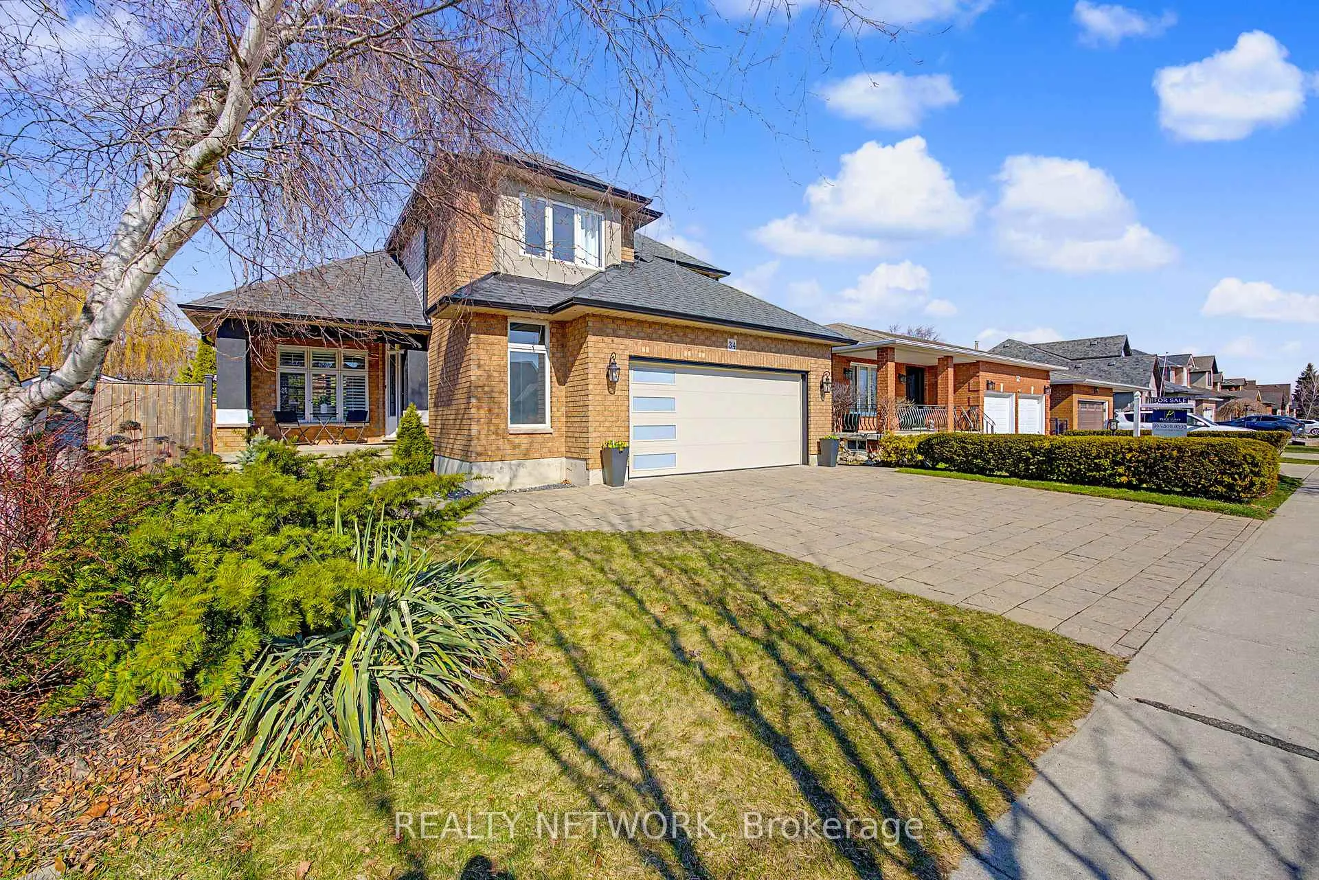 Photo 3 of 34 Highbury Drive, Hamilton, Stoney Creek Mountain — HOMEH