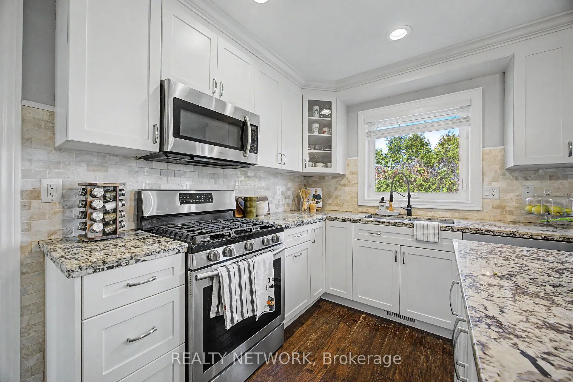 Photo 12 of 34 Highbury Drive, Hamilton, Stoney Creek Mountain — HOMEH
