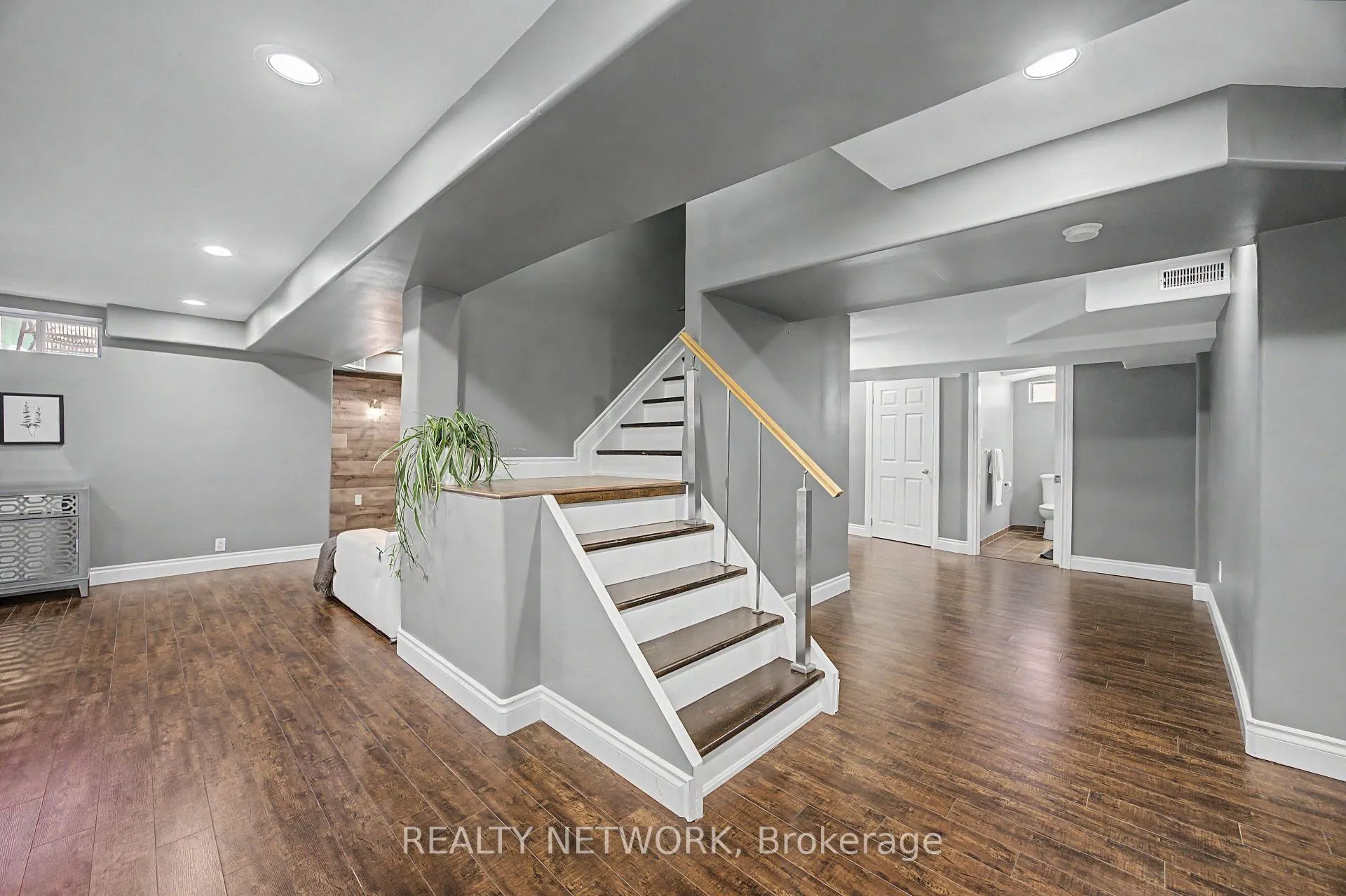 Photo 35 of 34 Highbury Drive, Hamilton, Stoney Creek Mountain — HOMEH