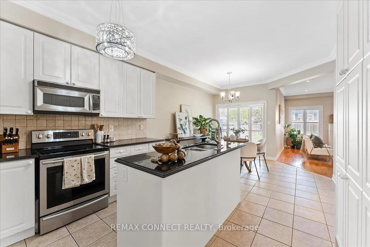 Photo 10 of 67 Cranborne Crescent, Whitby, Brooklin — HOMEH