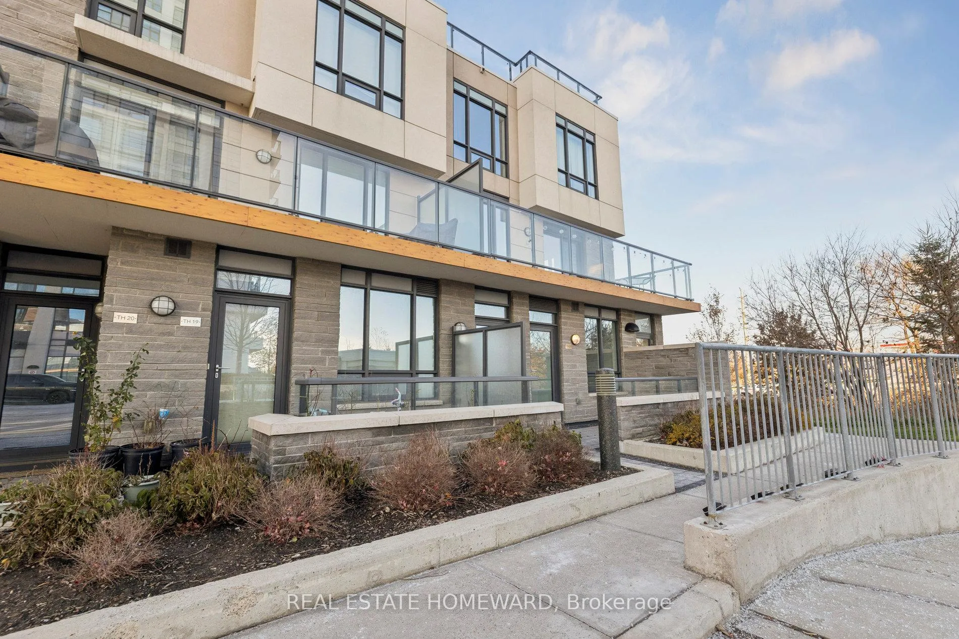 Photo 2 of Unit 21, 1245 Bayly Street, Pickering, Bay Ridges — HOMEH