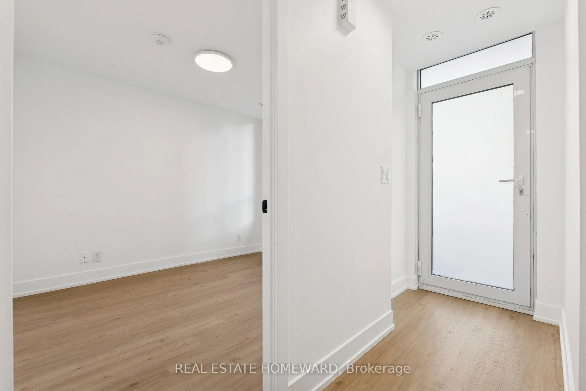 Photo 4 of Unit 21, 1245 Bayly Street, Pickering, Bay Ridges — HOMEH