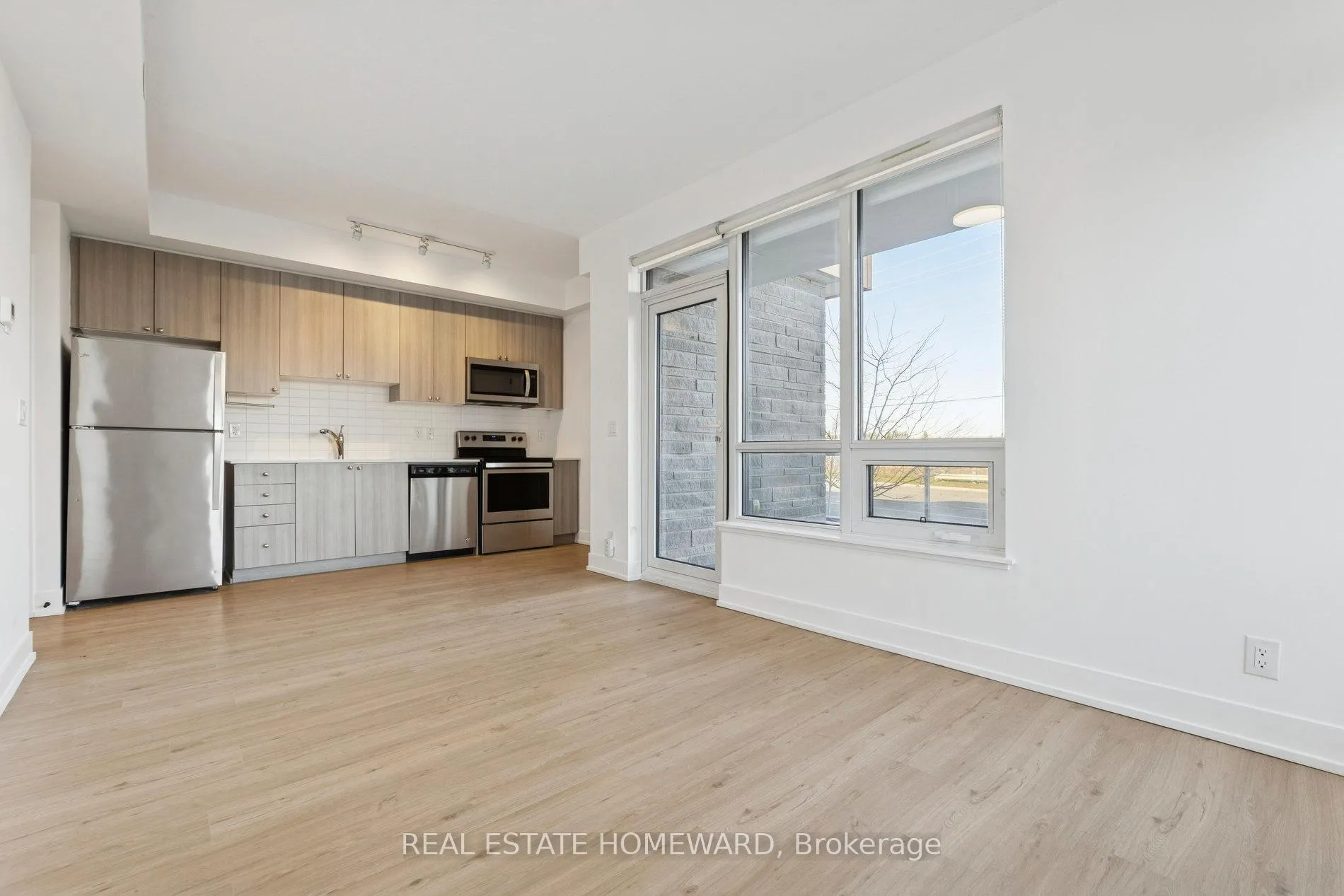 Photo 8 of Unit 21, 1245 Bayly Street, Pickering, Bay Ridges — HOMEH