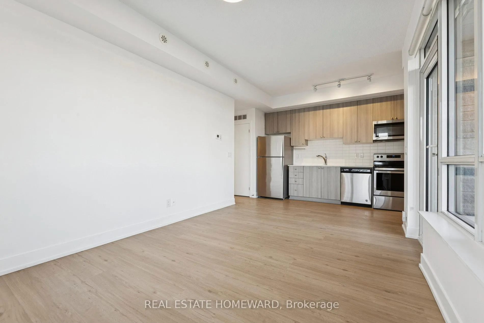 Photo 9 of Unit 21, 1245 Bayly Street, Pickering, Bay Ridges — HOMEH