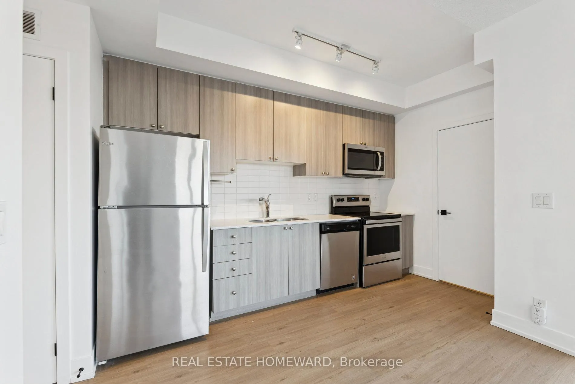 Photo 10 of Unit 21, 1245 Bayly Street, Pickering, Bay Ridges — HOMEH