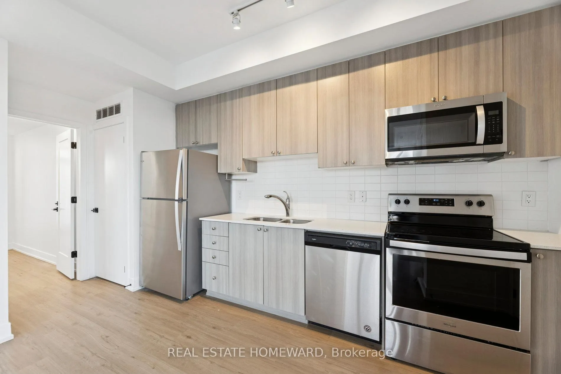 Photo 11 of Unit 21, 1245 Bayly Street, Pickering, Bay Ridges — HOMEH