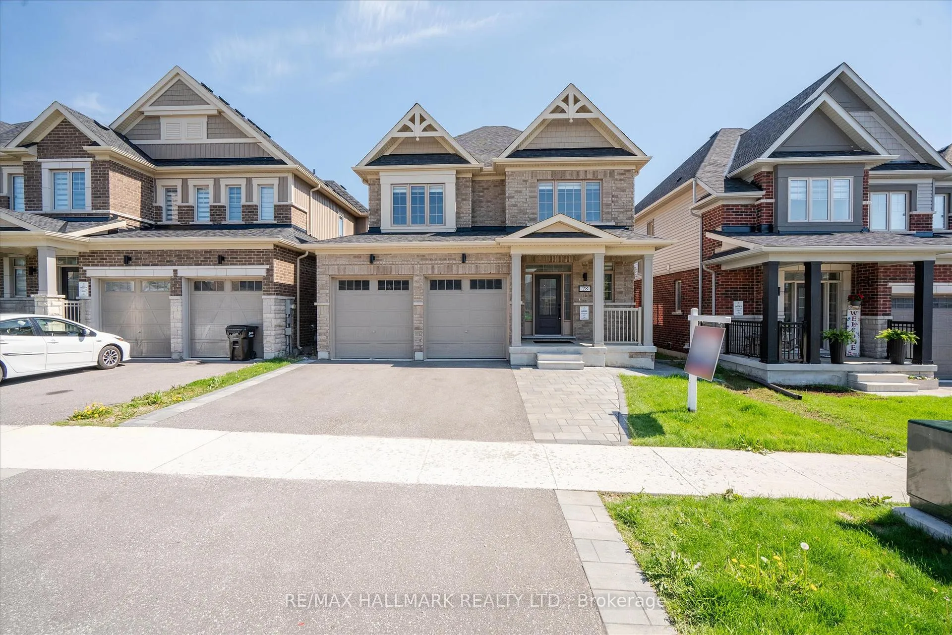 Photo 1 of 28 Copperhill Heights, Barrie, Rural Barrie Southeast — HOMEH
