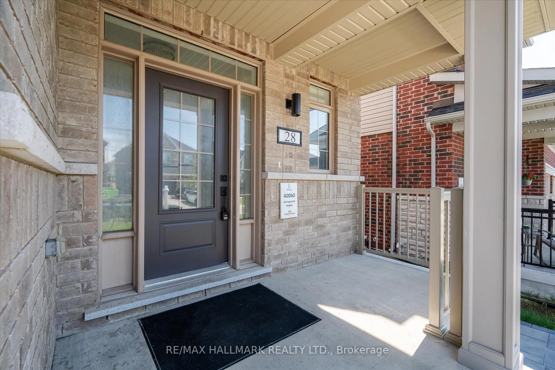 Photo 3 of 28 Copperhill Heights, Barrie, Rural Barrie Southeast — HOMEH