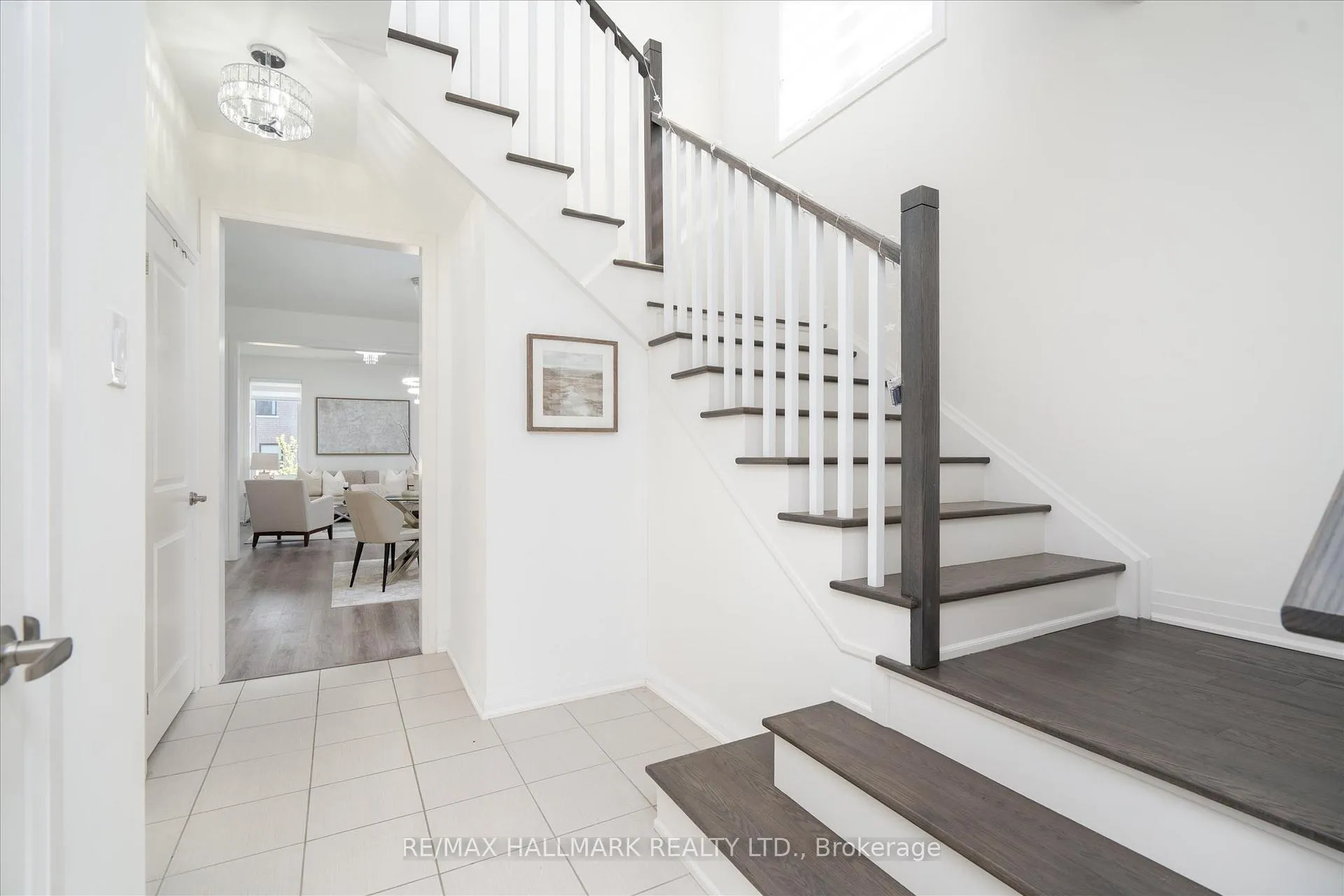 Photo 6 of 28 Copperhill Heights, Barrie, Rural Barrie Southeast — HOMEH