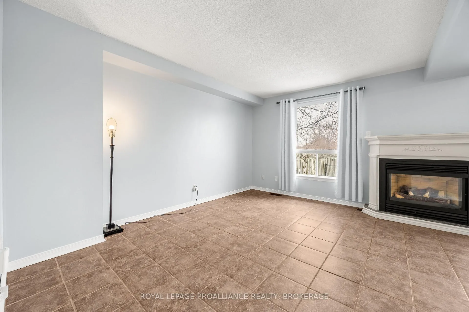 Photo 7 of 81 Rose Abbey Drive, Kingston, Kingston East (Incl Barret Crt) — HOMEH