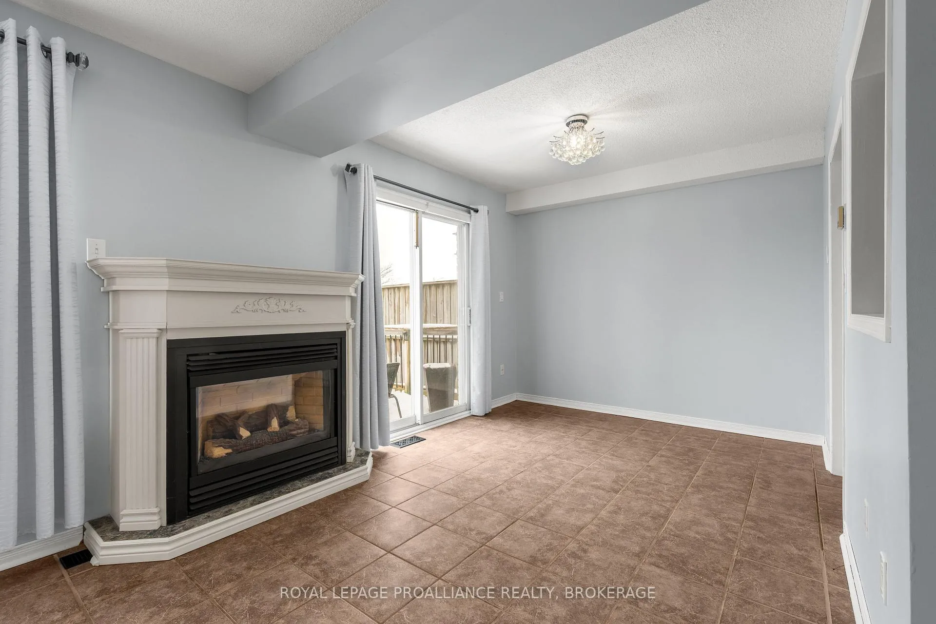 Photo 10 of 81 Rose Abbey Drive, Kingston, Kingston East (Incl Barret Crt) — HOMEH