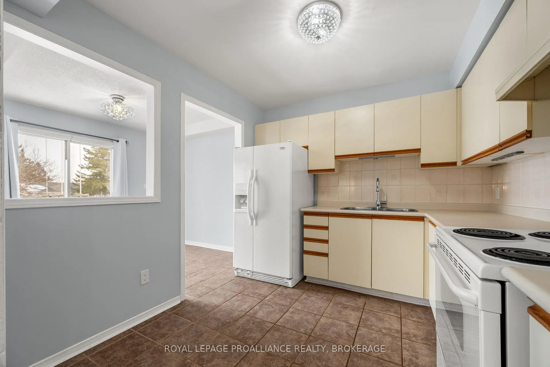 Photo 13 of 81 Rose Abbey Drive, Kingston, Kingston East (Incl Barret Crt) — HOMEH