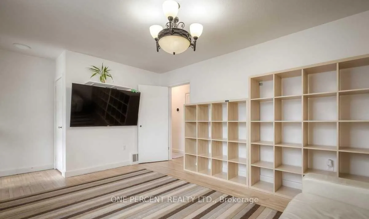 Photo 2 of 35 Lamont Avenue, Scarborough, Agincourt South-Malvern West — HOMEH