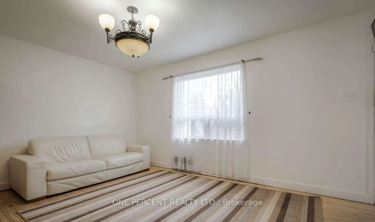 Photo 3 of 35 Lamont Avenue, Scarborough, Agincourt South-Malvern West — HOMEH