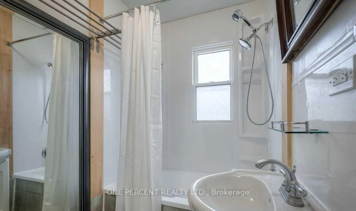 Photo 10 of 35 Lamont Avenue, Scarborough, Agincourt South-Malvern West — HOMEH