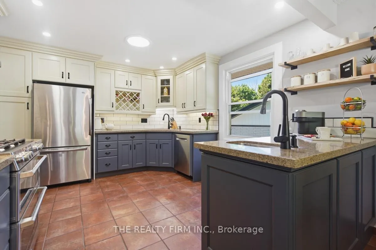 Photo 5 of 742 Cranbrook Road, London, South M — HOMEH